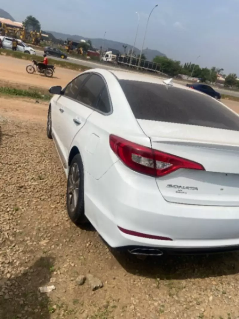 Hyundai Sonata   - 2016