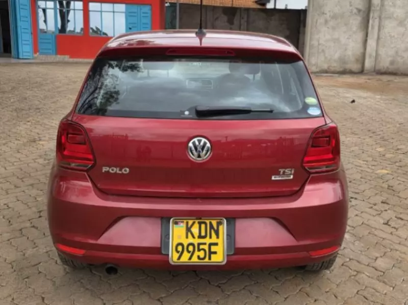 Volkswagen Polo   - 2016
