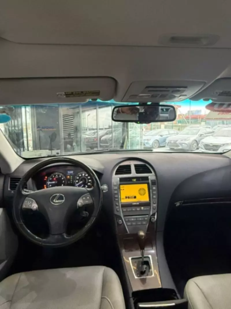 Lexus ES   - 2010