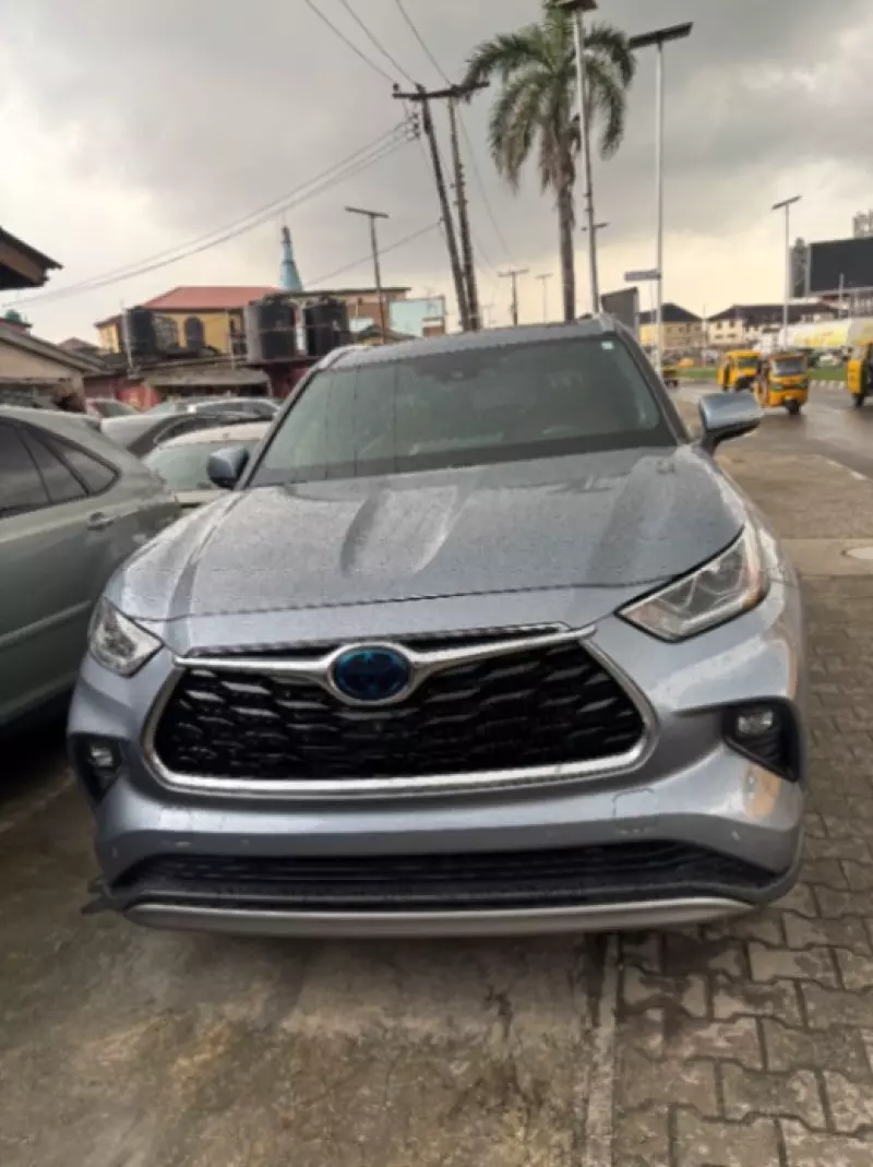 Toyota Highlander   - 2021
