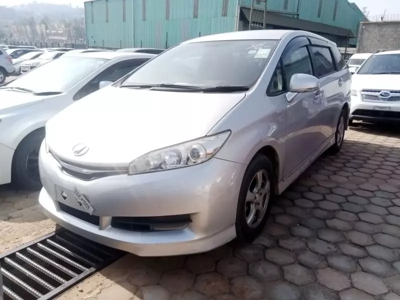Toyota Wish   - 2013
