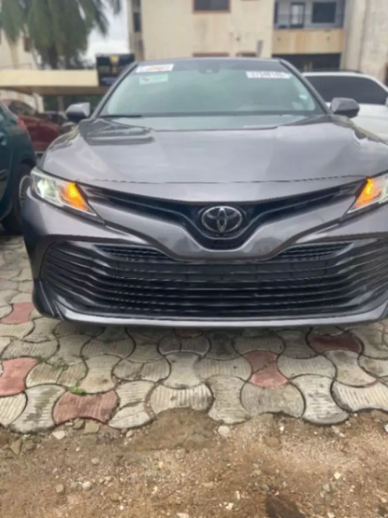 Toyota Camry - 2019