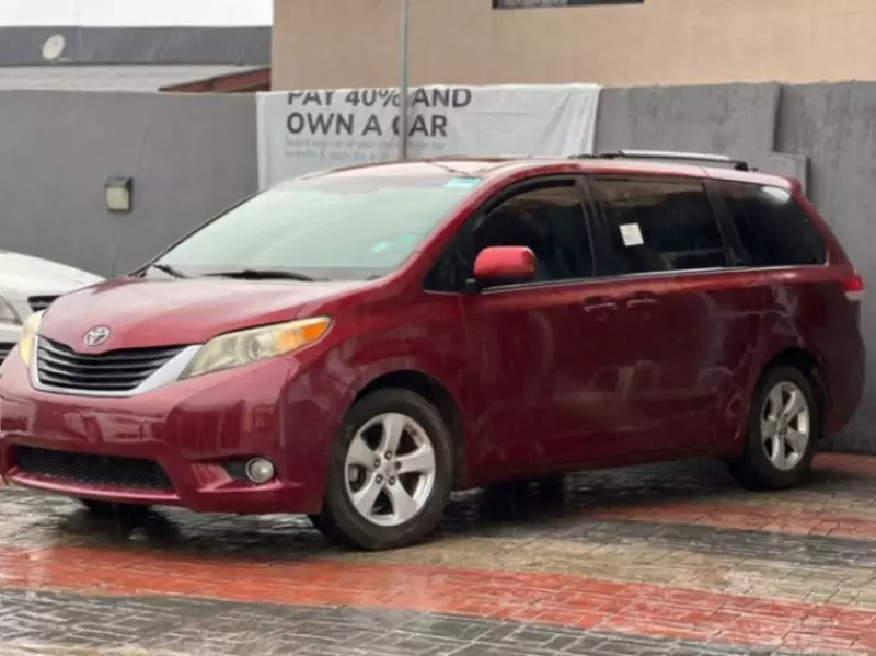 Toyota Sienna   - 2013