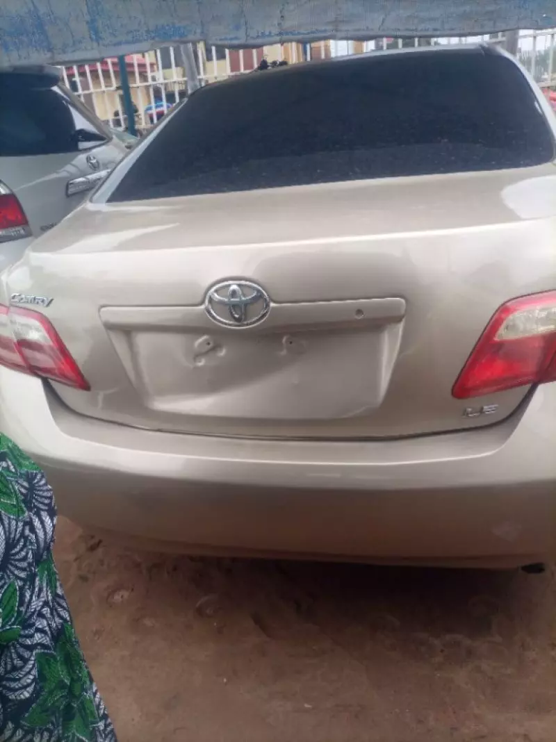 Toyota Camry   - 2009