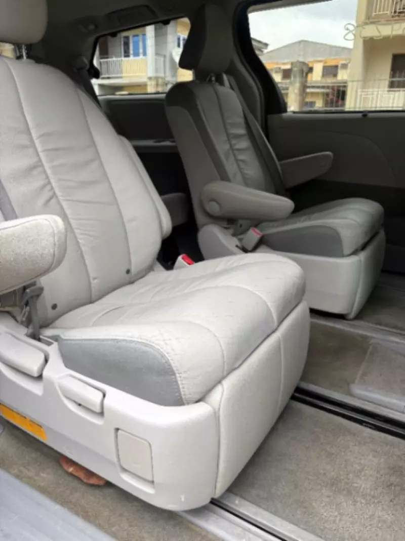 TOYOTA Sienna - 2012