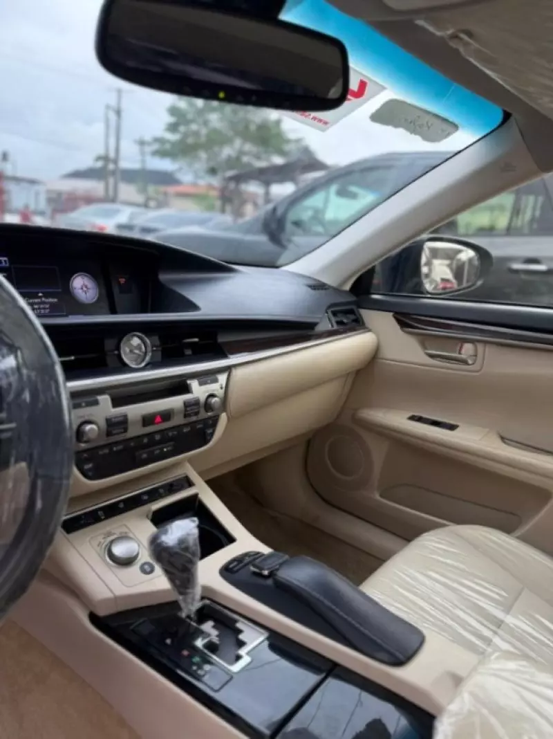 Lexus ES   - 2013