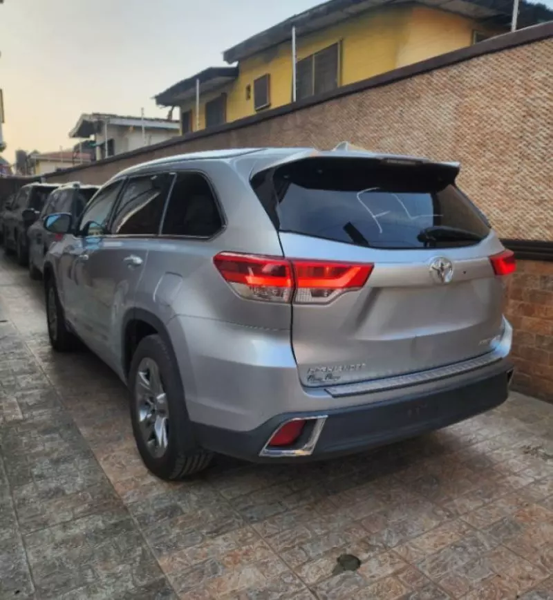Toyota Highlander   - 2018