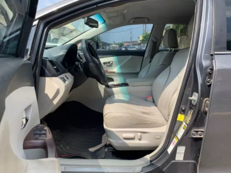 Toyota Venza   - 2012