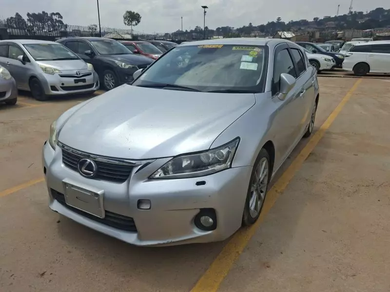 Lexus CT 200h   - 2013