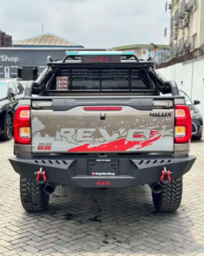 Toyota Hilux   - 2020
