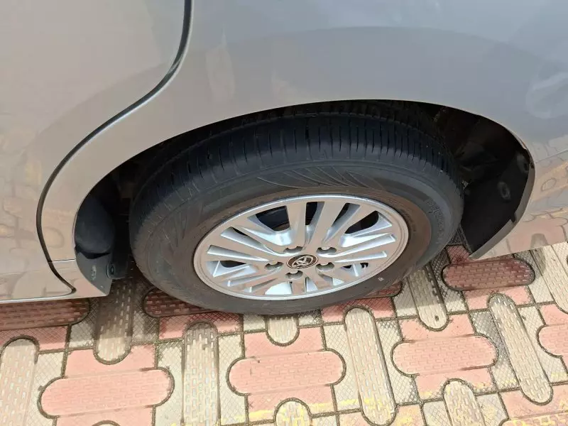 Toyota Noah   - 2014