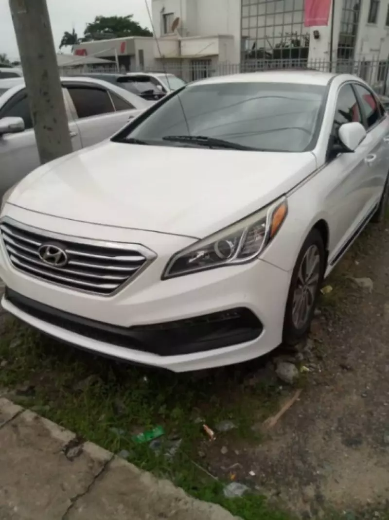 Hyundai Sonata   - 2015