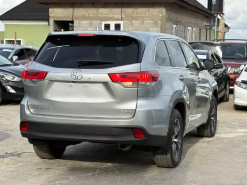 Toyota Highlander   - 2017