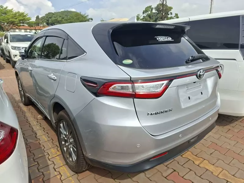 Toyota Harrier   - 2017