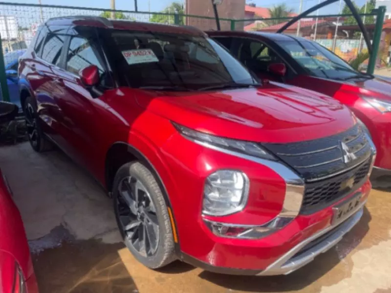 Mitsubishi Outlander   - 2022