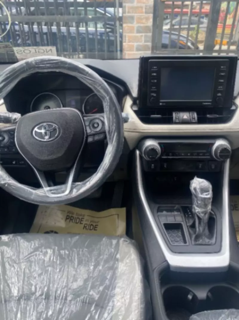 Toyota RAV 4   - 2021