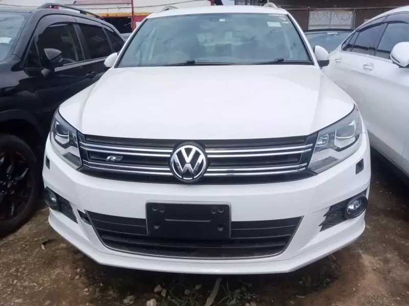 Volkswagen Tiguan   - 2012