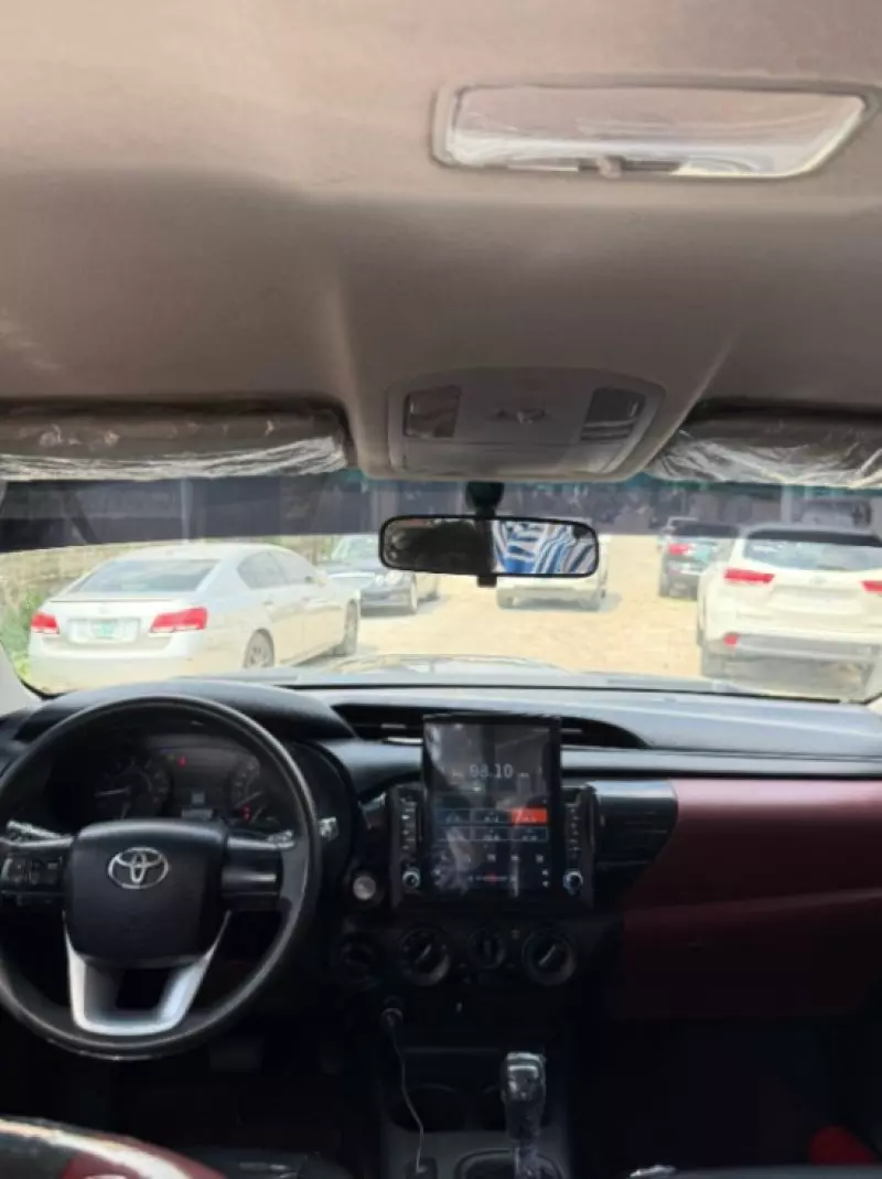Toyota Hilux   - 2018