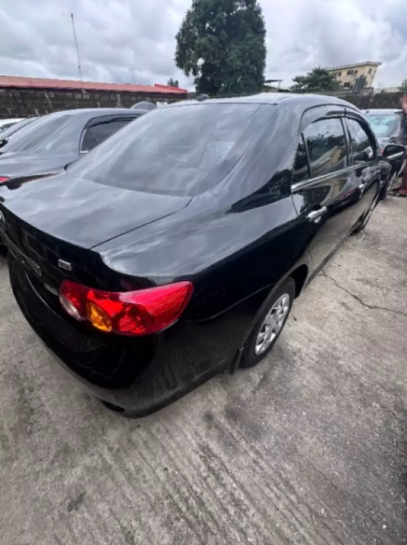 Toyota Corolla   - 2010