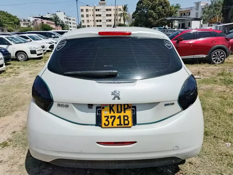 Peugeot 208   - 2016