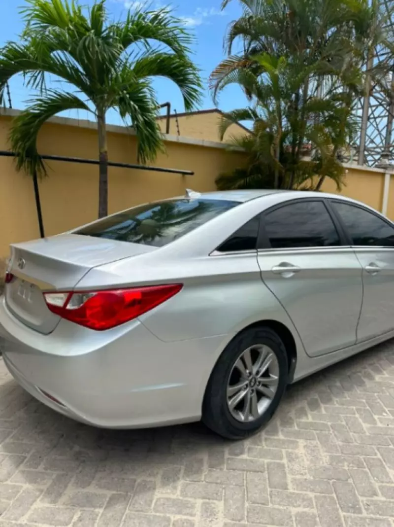 Hyundai Sonata   - 2013