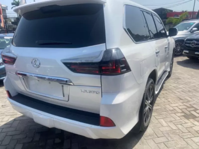 Lexus LX 570   - 2018