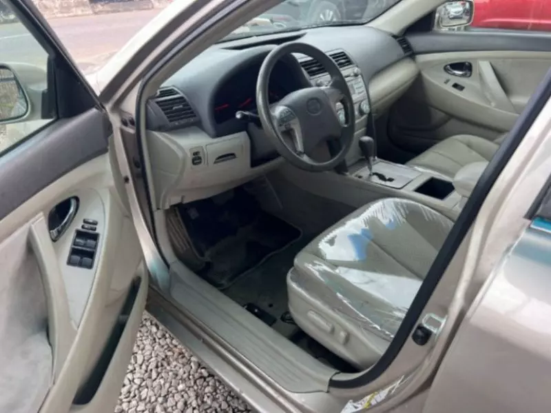 Toyota Camry   - 2009