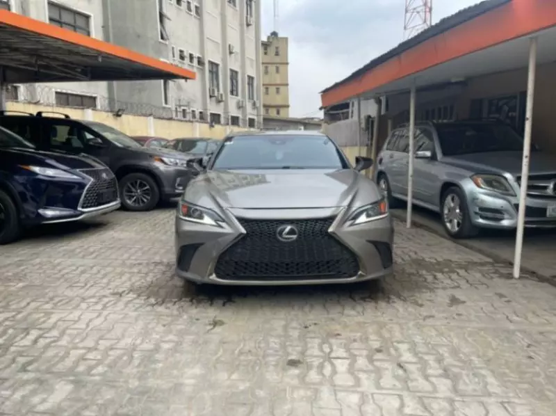 Lexus ES 350   - 2019
