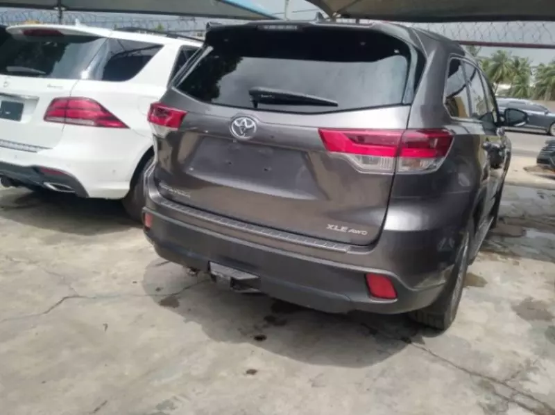 Toyota Highlander   - 2014