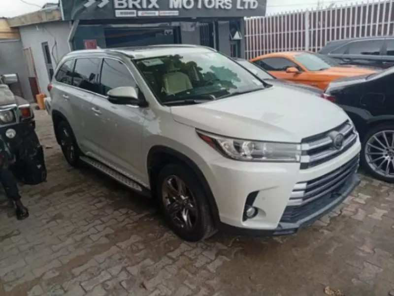 TOYOTA Highlander   - 2017