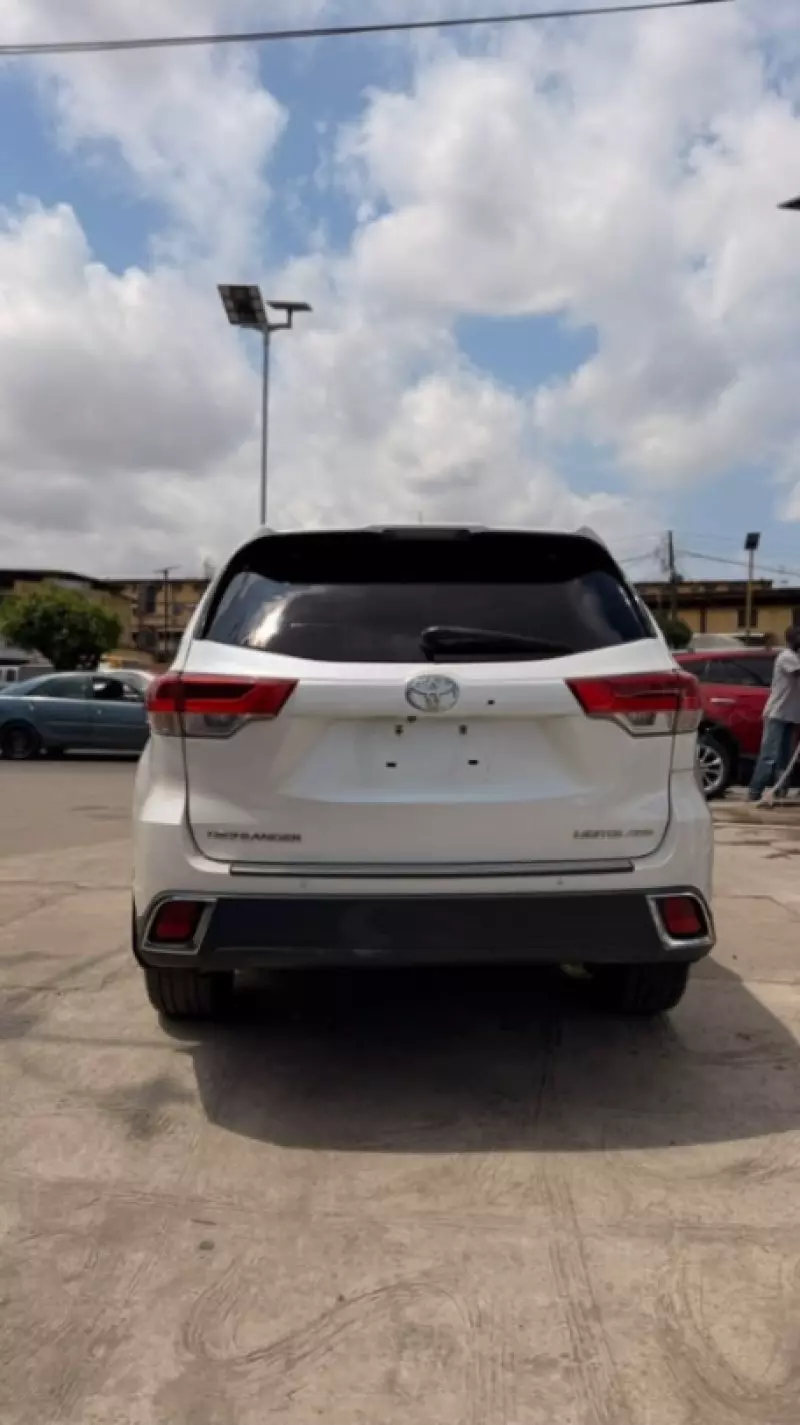 TOYOTA Highlander   - 2017