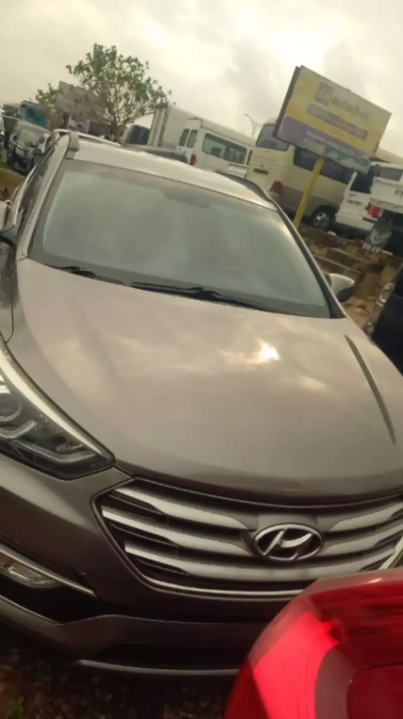 Hyundai Santa Fe   - 2017