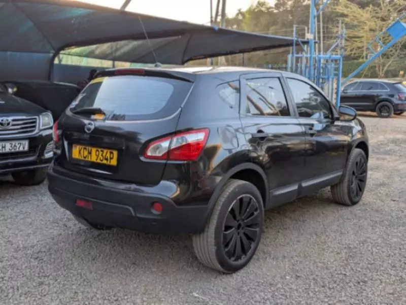 Nissan Qashqai   - 2010