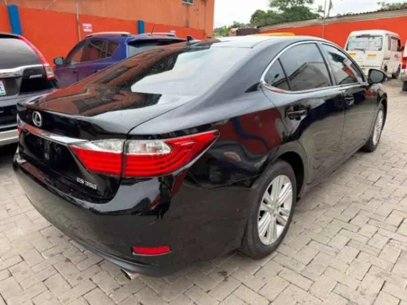 Lexus ES   - 2014