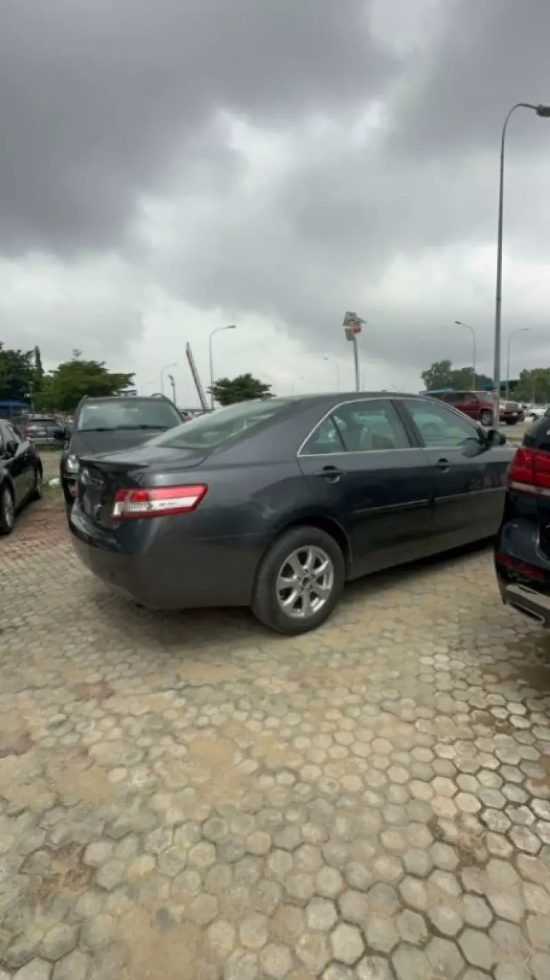 TOYOTA Camry   - 2010