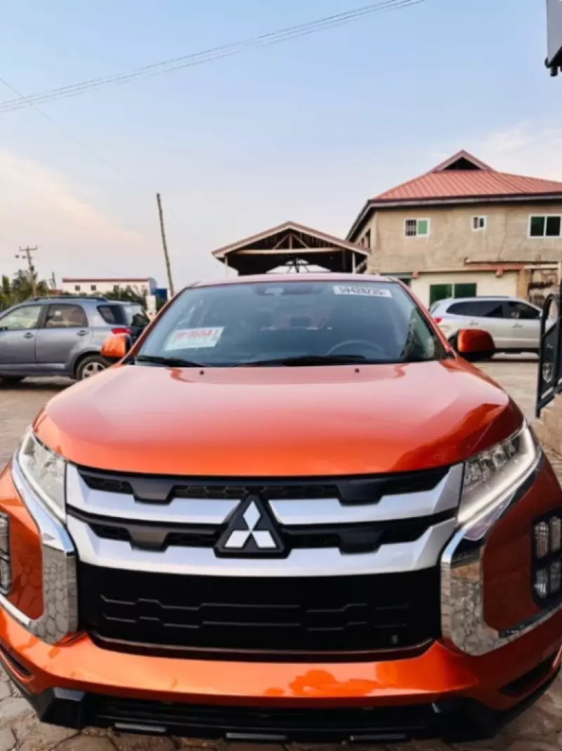 Mitsubishi Outlander Sport   - 2023