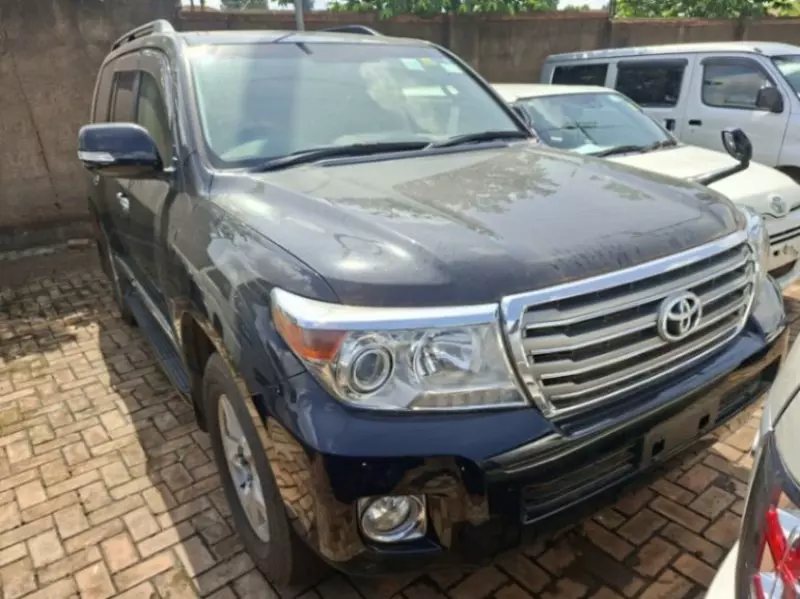 TOYOTA Landcruiser V8 - 2014