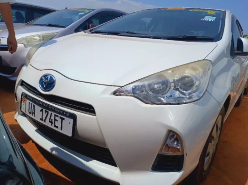 TOYOTA Aqua   - 2012