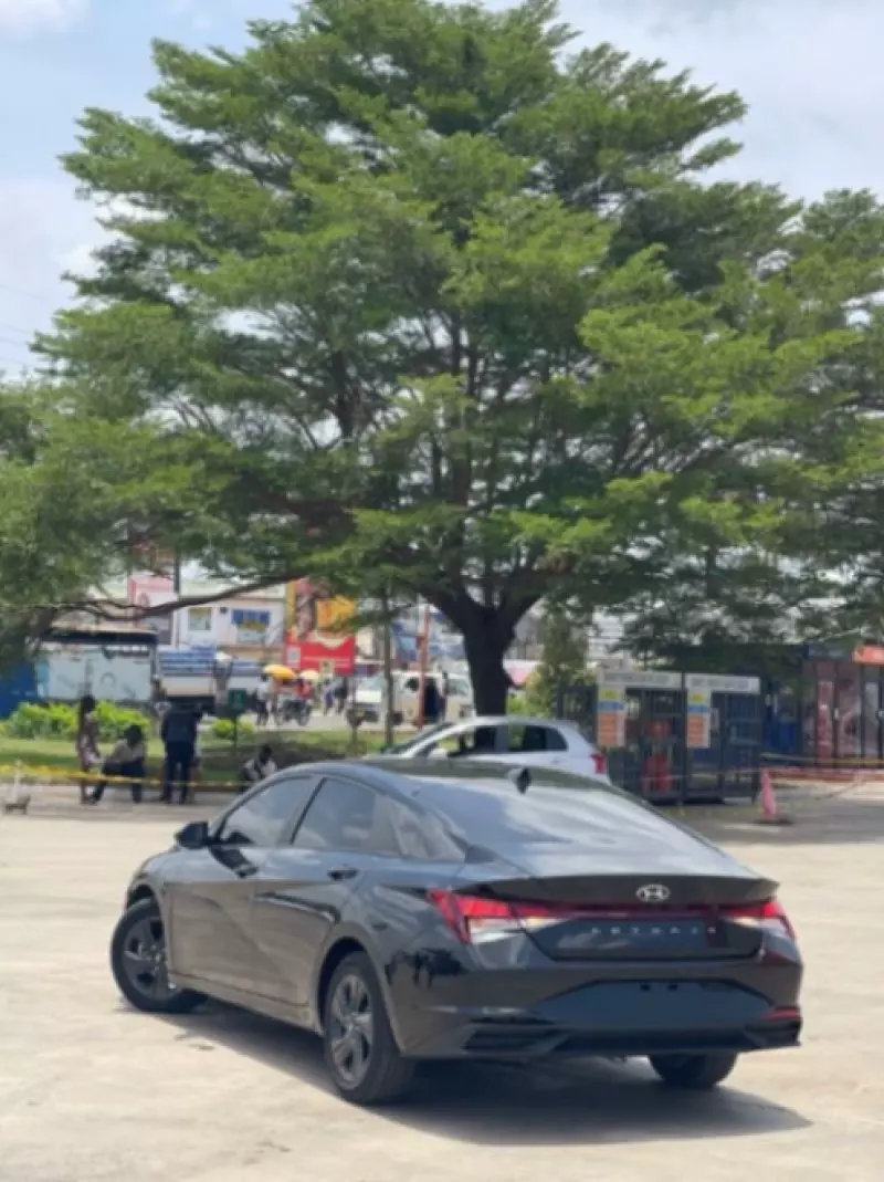 Hyundai Elantra   - 2021