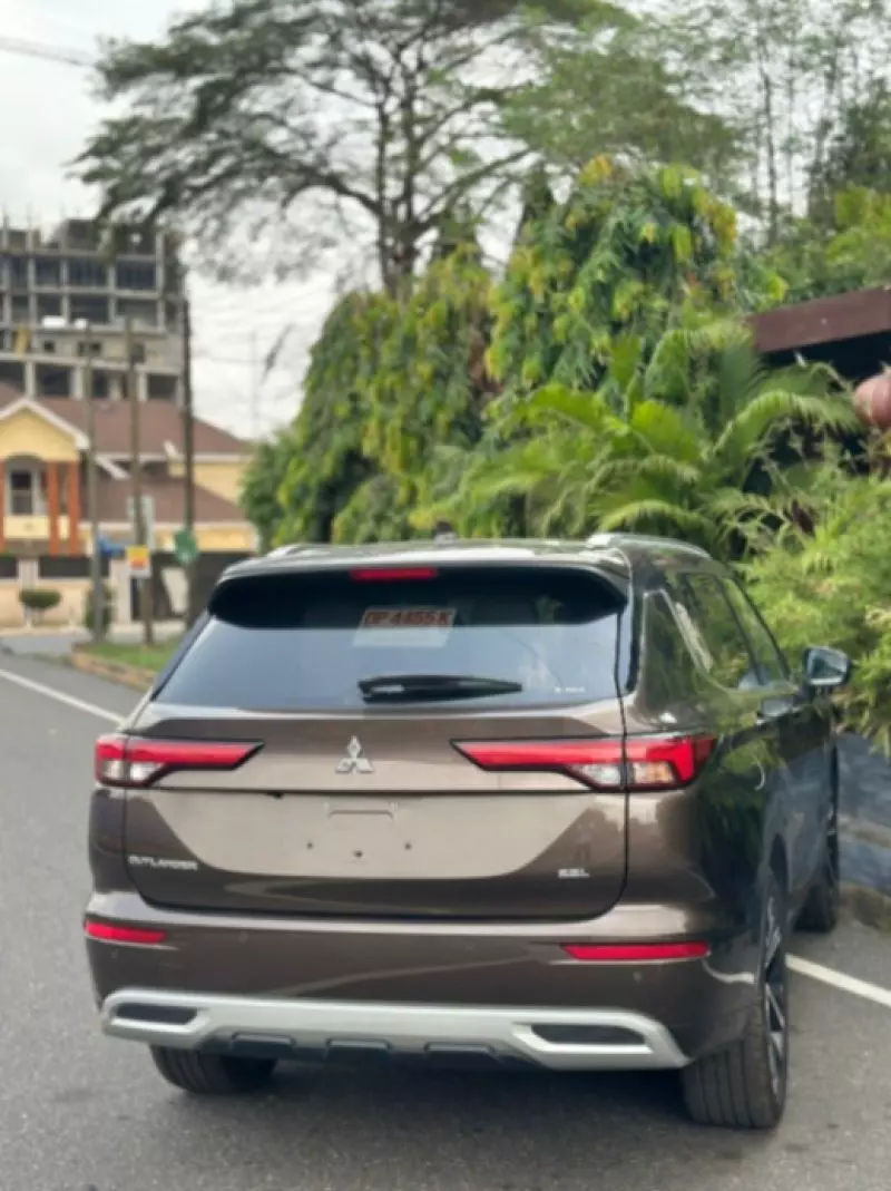 Mitsubishi OUTLANDER   - 2022