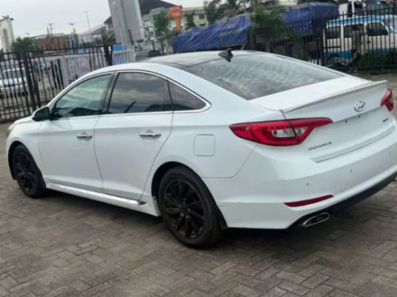 Hyundai Sonata   - 2015