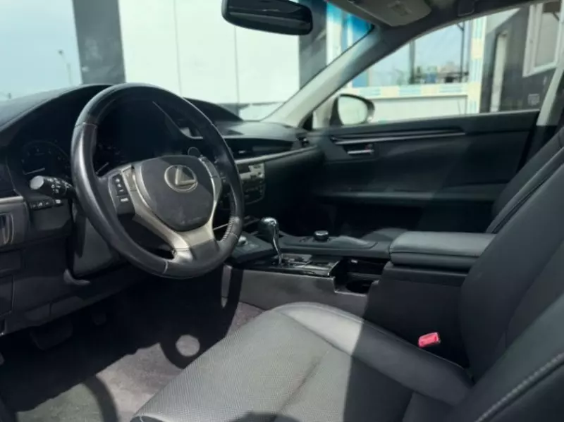 Lexus ES   - 2015