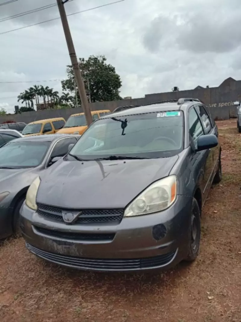 Toyota Sienna   - 2004