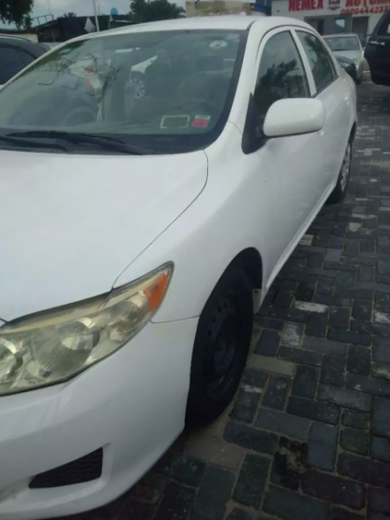 Toyota Corolla   - 2009