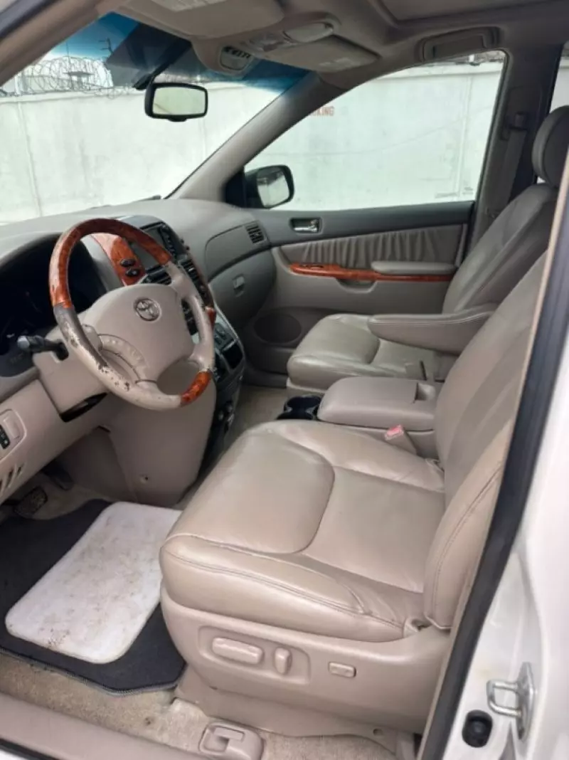 TOYOTA Sienna   - 2007