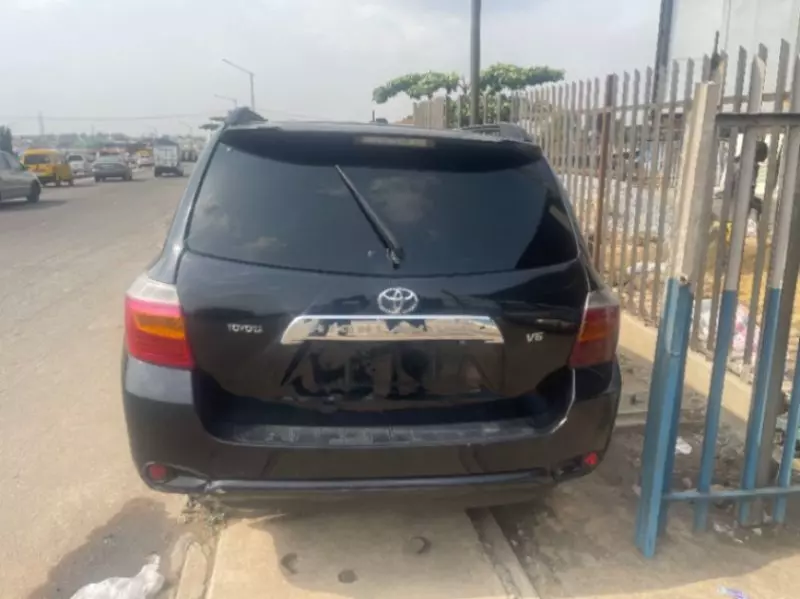 Toyota Highlander   - 2010