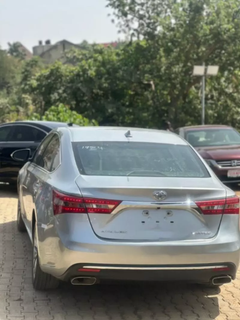 Toyota Avalon   - 2016