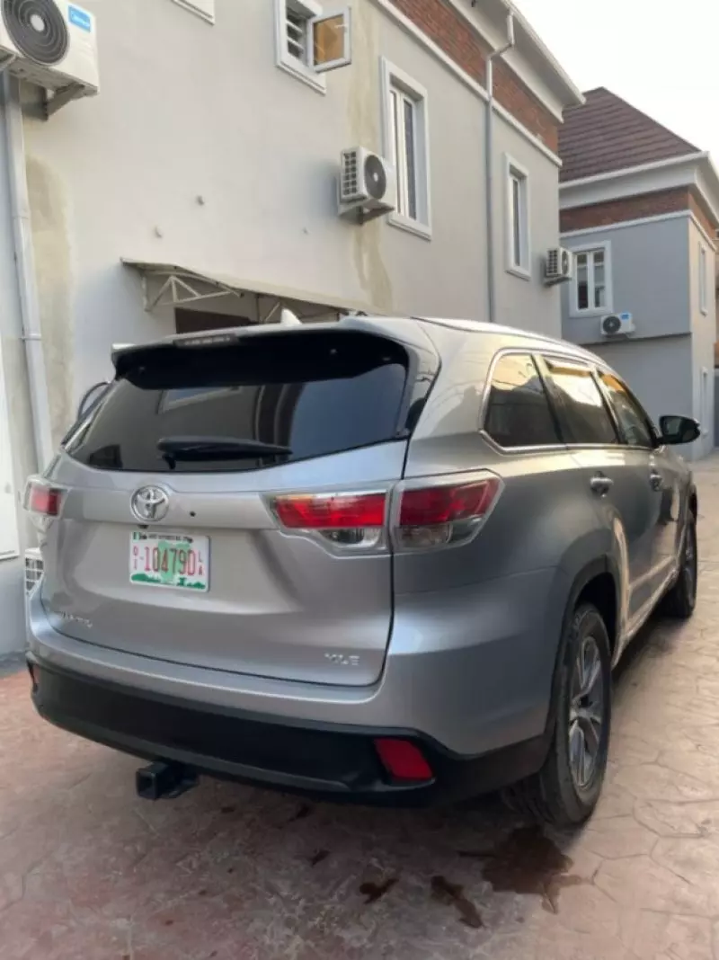 Toyota Highlander   - 2015