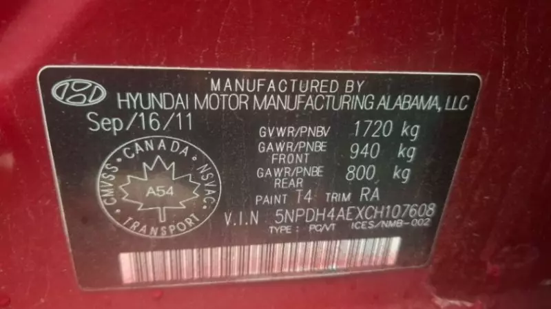 Hyundai Elantra   - 2012