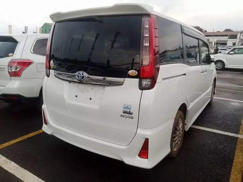 Toyota Noah Hybrid   - 2017